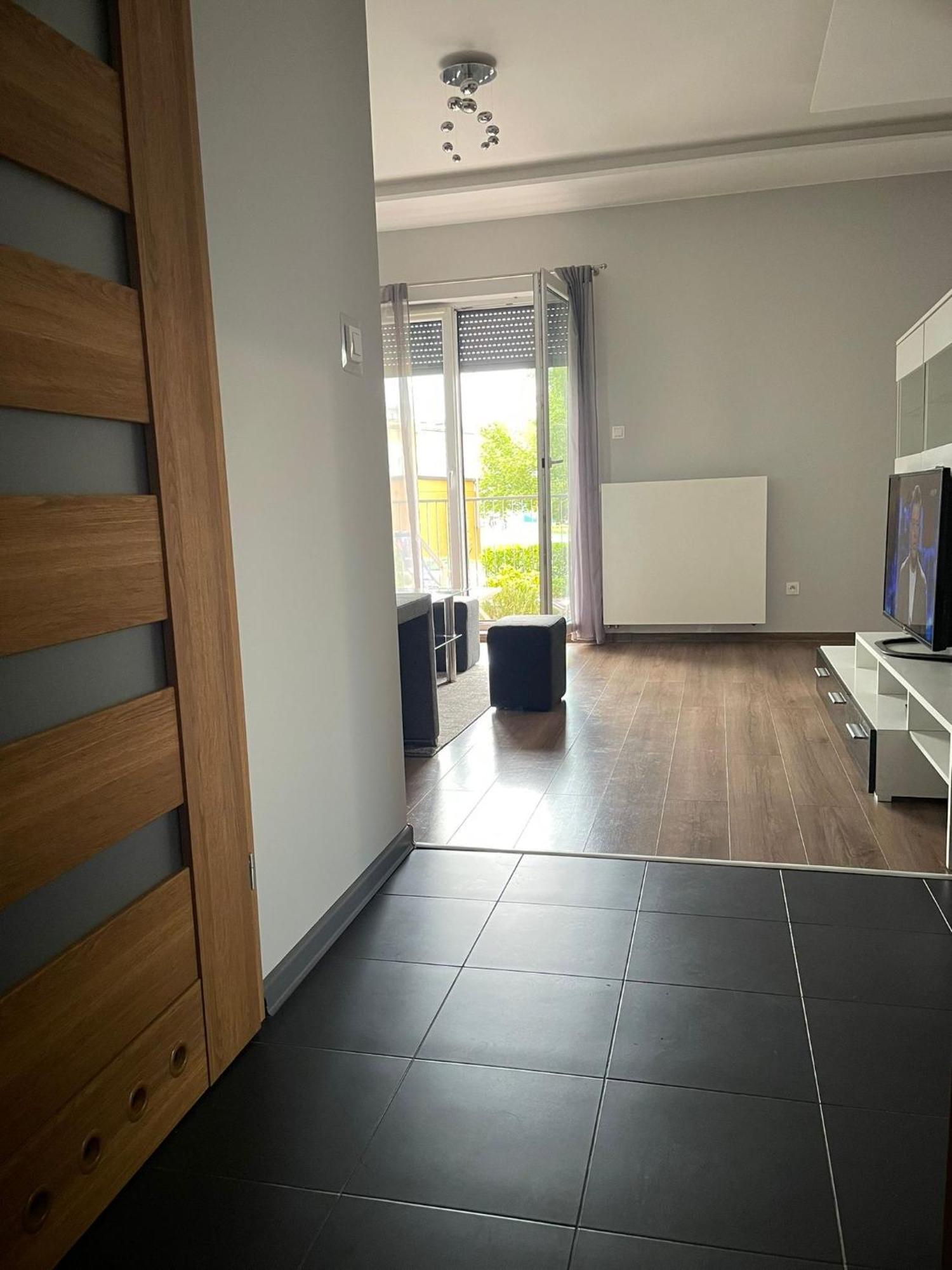 Apartament Laura Z Ogrodkiem 凯尔采 外观 照片