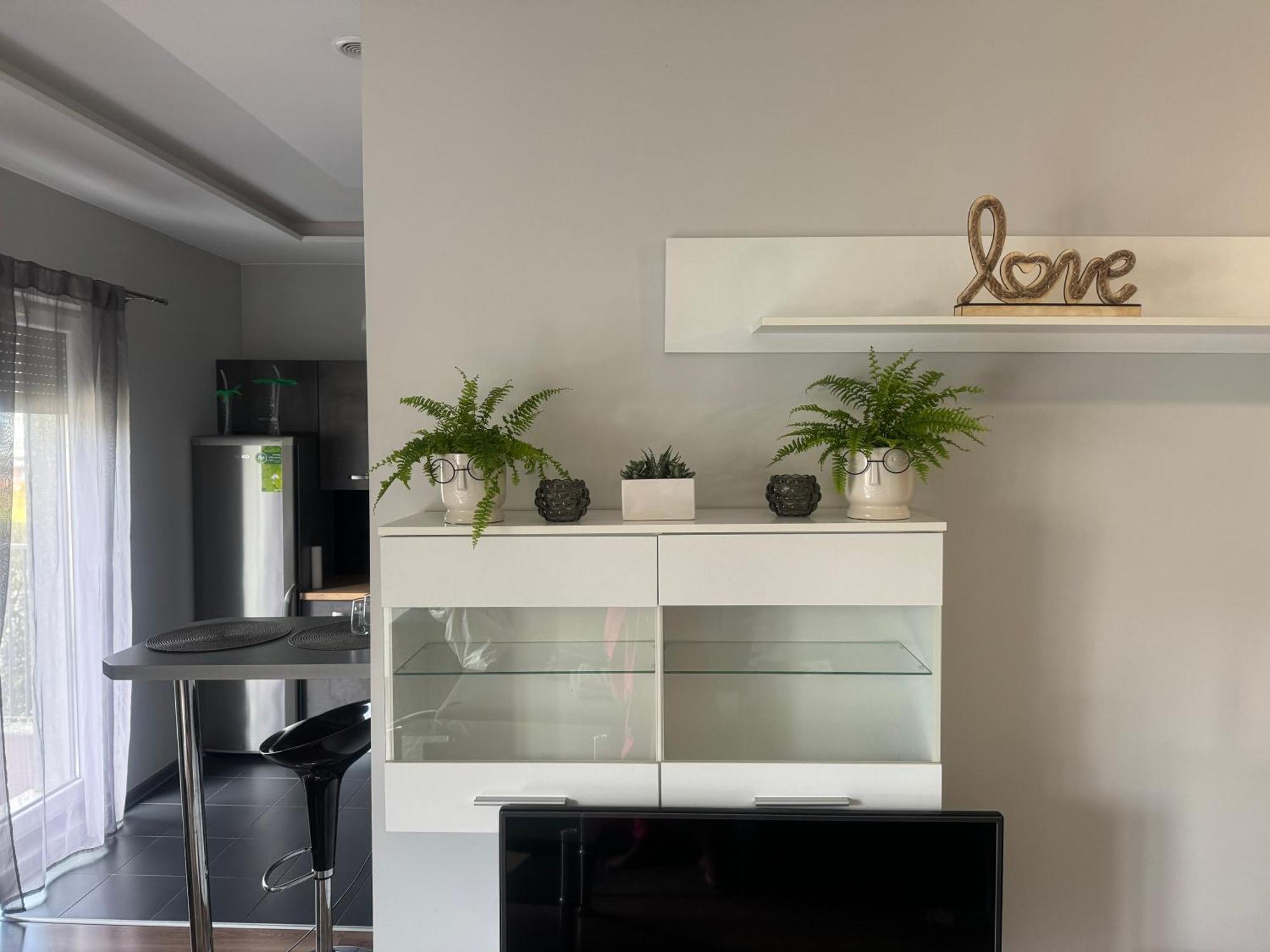 Apartament Laura Z Ogrodkiem 凯尔采 外观 照片